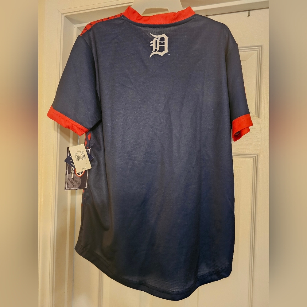 NWT Detroit Tigers T-shirt.  Size:M. - Picture 2 of 7